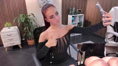 Snapshot of _redfoxxx_ chatting on 09/17/25, 07:26 You can tell me Mariana online show from 09/17/25, 07:26