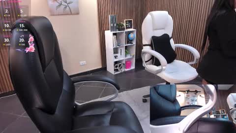 Snapshot of _redfoxxx_ chatting on 11/15/25, 08:11 You can tell me Mariana online show from 11/15/25, 08:11