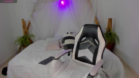 Moon online show from 12/22/25, 07:00