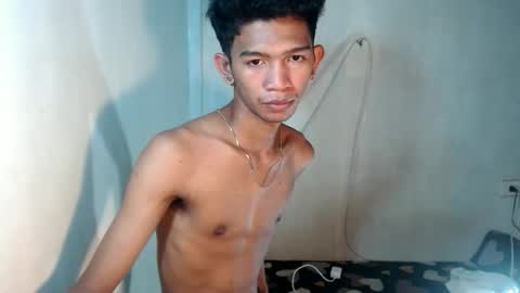 Snapshot of _rellvanxx chatting on 11/11/25, 12:21 _rellvanxx online show from 11/11/25, 12:21