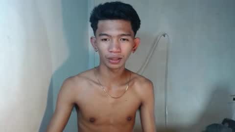 Snapshot of _rellvanxx chatting on 11/17/25, 04:29 _rellvanxx online show from 11/17/25, 04:29