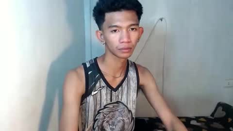 Snapshot of _rellvanxx chatting on 11/17/25, 10:04 _rellvanxx online show from 11/17/25, 10:04