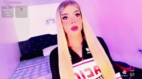 Snapshot of _rosedewitt_ chatting on 11/14/25, 07:34 Rose De Witt online show from 11/14/25, 07:34