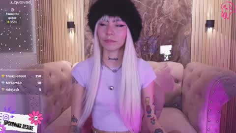 Snapshot of _sabrinaa_1 chatting on 11/04/25, 08:30 Sabrina online show from 11/04/25, 08:30