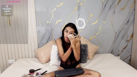 SAMARA SMITH  online show from 11/21/25, 12:37