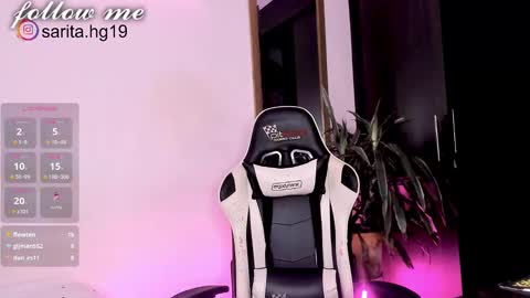 Snapshot of _sara_hernandez chatting on 02/13/25, 01:05 Sara  intagram online show from 02/13/25, 01:05