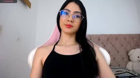 Snapshot of _sara_victoria_ chatting on 02/10/25, 02:41 SARA online show from 02/10/25, 02:41