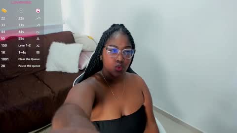 Snapshot of _sarah_banks chatting on 01/29/25, 03:15 Ms. JONES online show from 01/29/25, 03:15