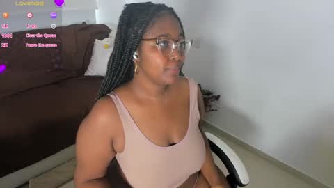 Snapshot of _sarah_banks chatting on 02/25/25, 02:44 Ms. JONES online show from 02/25/25, 02:44