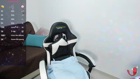 Snapshot of _sarah_banks chatting on 12/18/25, 02:06 Ms. JONES online show from 12/18/25, 02:06