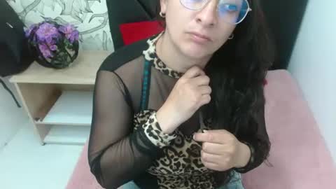 _saraximena_ online show from 05/01/26, 07:13