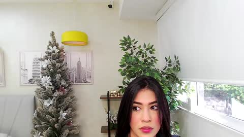 Snapshot of _sassy_girl chatting on 12/16/24, 06:27 Sassy Girl online show from 12/16/24, 06:27