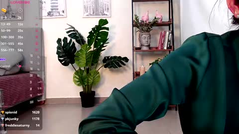 Snapshot of _sassy_girl chatting on 02/22/25, 12:38 Sassy Girl online show from 02/22/25, 12:38