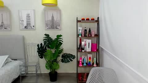 Snapshot of _sassy_girl chatting on 03/10/25, 06:12 Sassy Girl online show from 03/10/25, 06:12