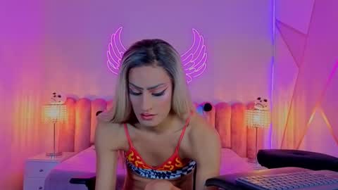 Scarlett online show from 10/21/25, 08:04