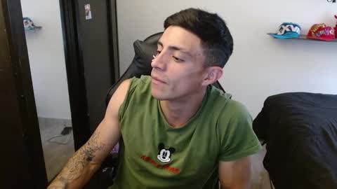 Snapshot of _schnnneider_ chatting on 11/11/25, 05:24 SCHNEIDER online show from 11/11/25, 05:24