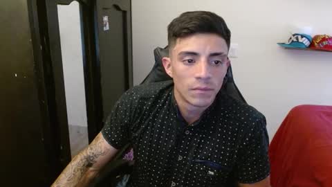 Snapshot of _schnnneider_ chatting on 11/21/25, 08:18 SCHNEIDER online show from 11/21/25, 08:18