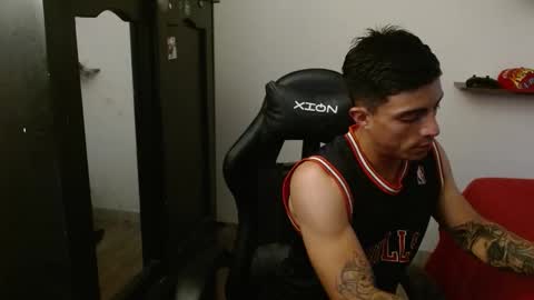 Snapshot of _schnnneider_ chatting on 11/30/25, 10:14 SCHNEIDER online show from 11/30/25, 10:14