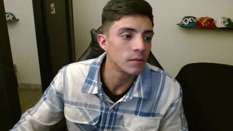 Snapshot of _schnnneider_ chatting on 12/14/25, 02:28 SCHNEIDER online show from 12/14/25, 02:28