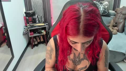 Selene online show from 02/05/25, 01:33