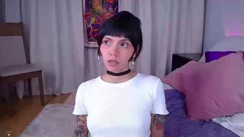 Snapshot of _sensualkitten_ chatting on 03/17/26, 12:26 Laura online show from 03/17/26, 12:26