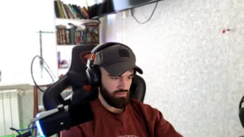 Snapshot of _serious_man chatting on 07/04/26, 11:27 Ask me online show from 07/04/26, 11:27