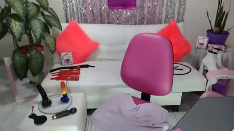 Snapshot of _sexypamela chatting on 12/20/24, 06:40 sexy pamela online show from 12/20/24, 06:40