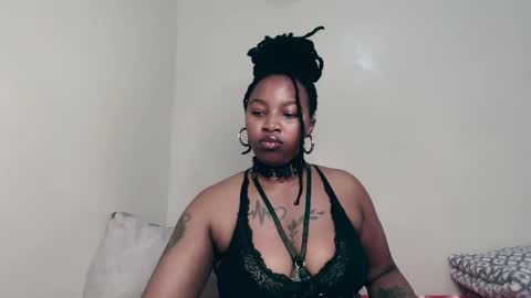 Snapshot of _sexysquirter chatting on 12/17/25, 05:52 _sexysquirter online show from 12/17/25, 05:52