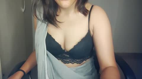 Snapshot of _shalini_0 chatting on 09/28/25, 04:01 _shalini_0 online show from 09/28/25, 04:01