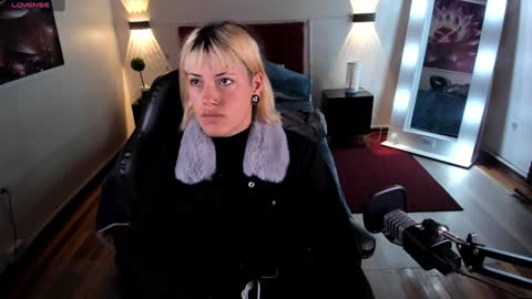 _sharlotte777 online show from 01/17/25, 02:39