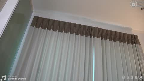 Snapshot of _sirine_ chatting on 01/02/25, 02:00 Marinette online show from 01/02/25, 02:00