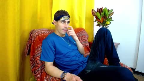 _skyleer_ online show from 10/25/25, 10:15