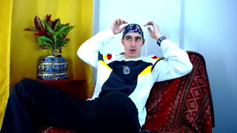 _skyleer_ online show from 11/23/25, 10:53