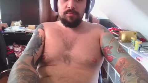 Snapshot of _smiley_bear27 chatting on 10/25/25, 01:46 _smiley_bear27 online show from 10/25/25, 01:46