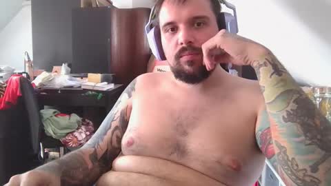 Snapshot of _smiley_bear27 chatting on 11/11/25, 05:51 _smiley_bear27 online show from 11/11/25, 05:51