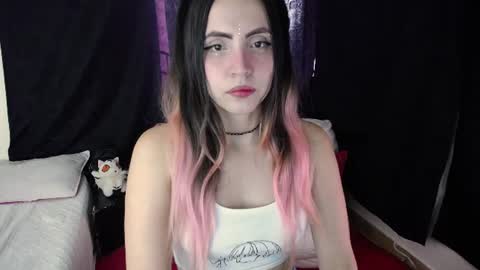 Snapshot of _sofiapink chatting on 06/19/26, 10:35 Sofia online show from 06/19/26, 10:35