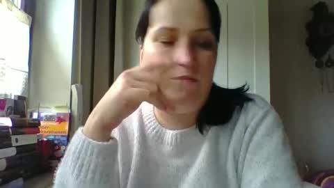 Melisa online show from 12/19/25, 01:07