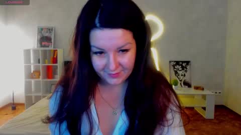 Snapshot of _still_her chatting on 11/27/25, 01:07 Erica online show from 11/27/25, 01:07