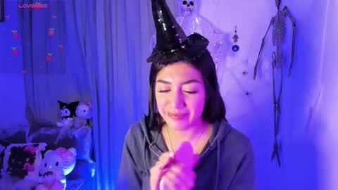 Snapshot of _strawberrycream chatting on 10/21/25, 02:01 Angela online show from 10/21/25, 02:01