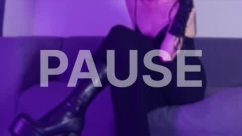 Snapshot of _swaa chatting on 10/13/25, 02:11 Ann online show from 10/13/25, 02:11