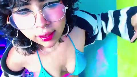 Snapshot of _sweet_kuromi chatting on 01/17/25, 05:11 Kuromi online show from 01/17/25, 05:11