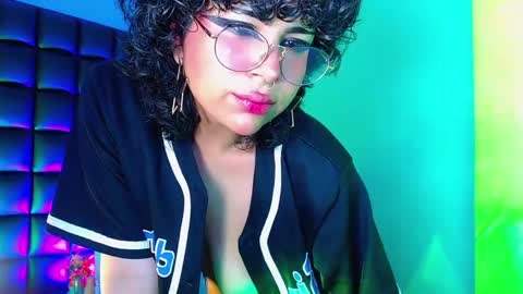 Snapshot of _sweet_kuromi chatting on 02/05/25, 04:27 Kuromi online show from 02/05/25, 04:27