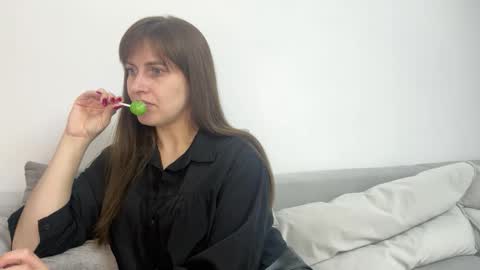 Snapshot of _sweet_lora chatting on 11/24/25, 09:20 You can call me Lora online show from 11/24/25, 09:20