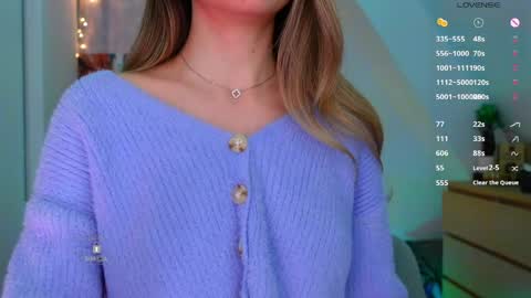 Snapshot of _sweetcams_ chatting on 04/17/26, 05:32 Dasha online show from 04/17/26, 05:32