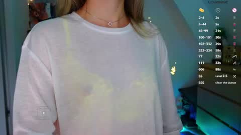 Snapshot of _sweetcams_ chatting on 07/16/26, 03:23 Dasha online show from 07/16/26, 03:23