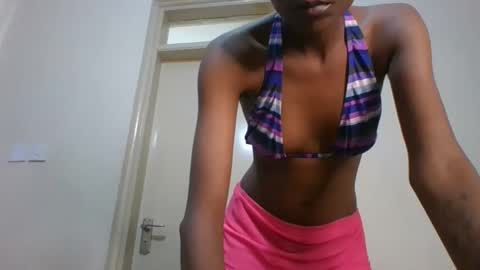 _sweetebony_r online show from 05/20/26, 11:38