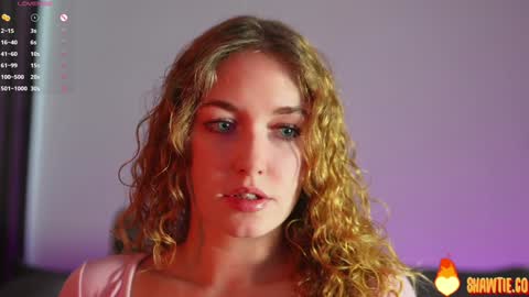 Snapshot of _taylor_swift chatting on 10/15/25, 03:17 Taylor online show from 10/15/25, 03:17