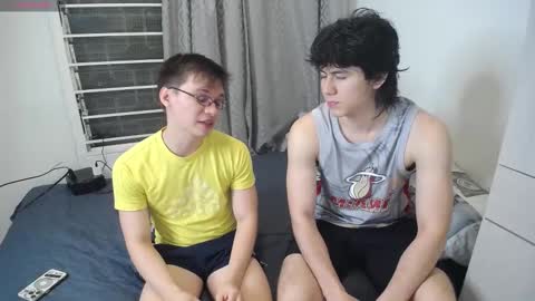 Snapshot of _the_neighbors chatting on 02/21/25, 01:22 Scot y Patrick online show from 02/21/25, 01:22