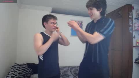 Snapshot of _the_neighbors chatting on 11/26/25, 01:28 Scot y Patrick online show from 11/26/25, 01:28