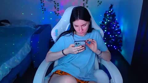 Snapshot of _thesamedaniellatrue_ chatting on 12/15/25, 02:10 _thesamedaniellatrue_ online show from 12/15/25, 02:10